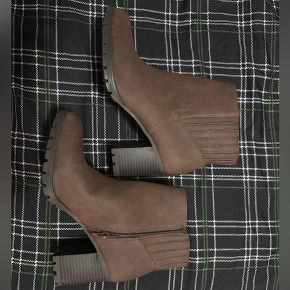 Kelly&Katie brown booties! - Picture 2 of 2